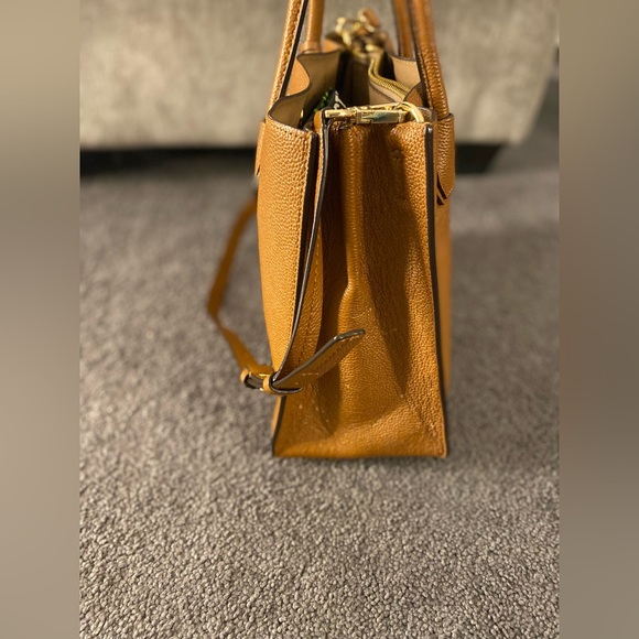 Michael Lots hand or shoulder bag. Color: Luggage; Leather - Picture 7 of 12